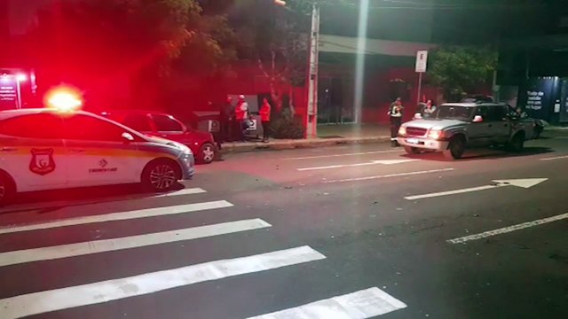 Acidente entre dois carros é registrado na Rua Santa Catarina
