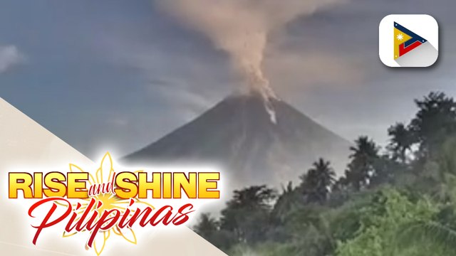 Alert level 3, itinaas sa Mayon Volcano; pagbuga ng abo at pagbagsak ng mga bato, nakuhanan ng...
