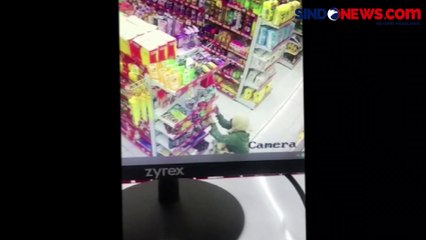 Aksi Nekat Mamah Muda Terekam CCTV Curi Celana Dalam Pria