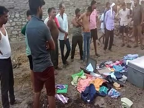 video: रात को तीन मकानों में चोरी, सोने चांदी के जेवर चुरा ले गए चोर