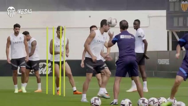 Cenk Özkacar, Valencia ile 5 yıllık sözleşme imzaladı