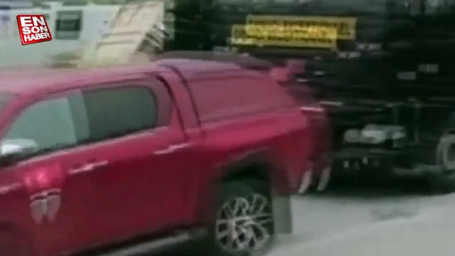 Kosovalılar Türk askerini görünce sevincini İbrahim Tatlıses şarkısıyla paylaştı