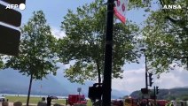 Orrore al parco di Annecy, attacca bimbi con un coltello