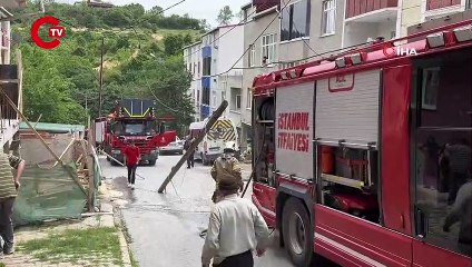Arnavutköy'deki yangını hortum ve kovalarla su taşıyarak söndürmeye çalıştılar