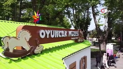 Bu müzede oyuncaklar geçmişten geleceğe yolculuğa çıkarıyor