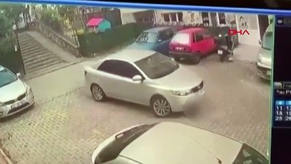 IMAGE DE TOURNAGE À TEpisodeisode à KARTAL ; CHIEN MENÉ EN VOITURE MORT