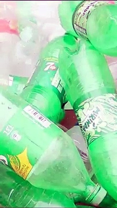 Recycling plastic bottles for growing onions and garlic, vertical garden ideas