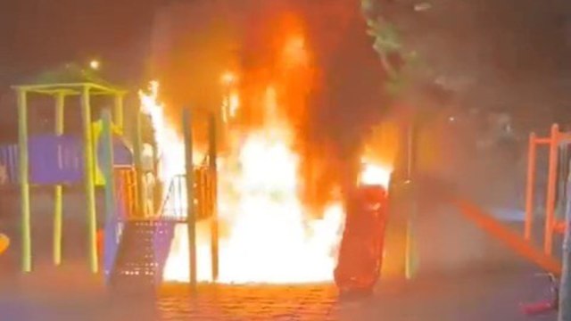 Bingöl’de parktaki çocuk oyun grupları ateşe verildi