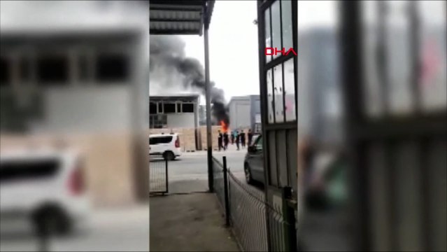 Ümraniye'de yangına müdahale eden itfaiye eri çatıdan düştü