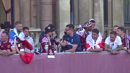 West Ham - Les Hammers ont célébré dans les rues de Londres