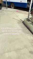 ¡Mente de tiburón! Hombre convierte un bus en un restaurante de caldo de gallina