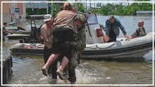 Hochwasser in Cherson: Helfer während Rettungseinsatz beschossen