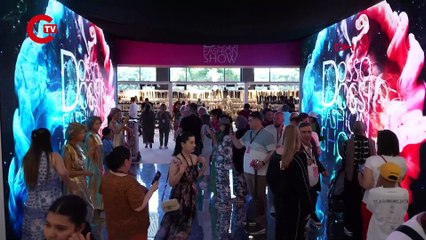 Savaşan iki ülkenin iş kadınları, alışveriş için bir araya geldi