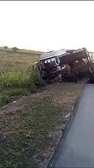 Uma pessoa morre e duas ficam feridas em acidente na BR-262