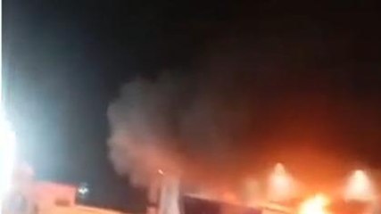 आगजनी: पेट्रोल पंप पर अचानक लगी भीषण आग, मचा कोहराम, देखें video