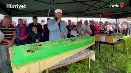 Deniz kıyısında cesetleri bulunan 2 arkadaş, yan yana toprağa verildi