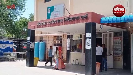 VIDEO : गाड़ियों में सवार होकर आए 20-25 बदमाश, लाठियों व सरियों से किया हमला, बाइक भी तोड़ी