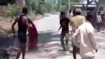 लखीमपुर खीरी: दो पक्षों में हुई मारपीट, जमकर चले लाठी-डंडे,वीडियो वायरल