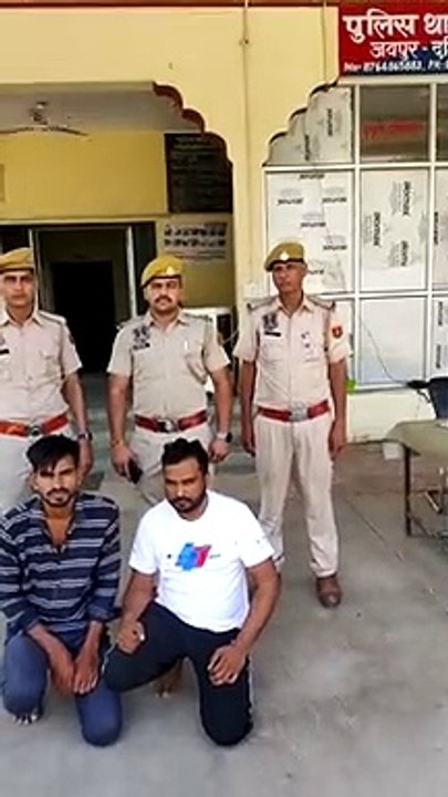 देशी कट्टा लेकर घूम रहे दो आरोपी गिरफ्तार