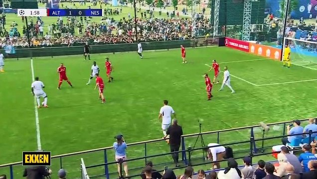 Efsaneler maçında Volkan Demirel'in kurtarışı ağızları açık bıraktı! Spiker bile ne diyeceğini bilemedi