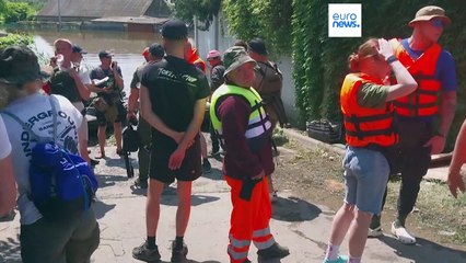 Kherson inondée : les évacuations continuent et le bilan s'aggrave