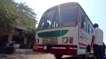 बदायूं: परिवहन निगम की लापरवाही यात्रियों पर पड़ रही भारी, देखें वीडियो