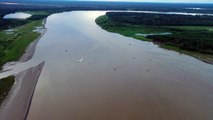 Indígenas retienen barcos con miles de barriles de crudo en Amazonía de Perú
