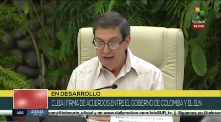 Canciller cubano lee los acuerdos entre el Gobierno de Colombia y el ELN