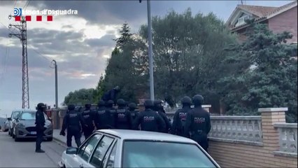 Al menos 17 detenidos en una operación de los Mossos contra un grupo ultra del Barça