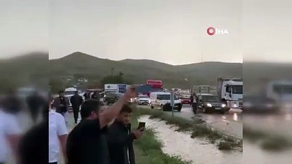 Ankara-Kırıkkale karayolunda sel nedeni ile trafik durdu