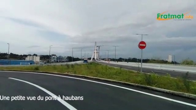 Une vue du pont à haubans