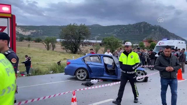Burdur'da otomobiller kafa kafaya çarpıştı: 5 kişi öldü, 2'si ağır 5 yaralı