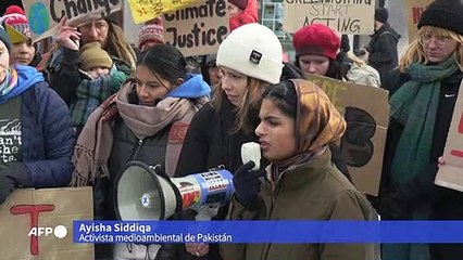 Download Video: Greta Thunberg y jóvenes activistas se manifiestan en Davos por la 