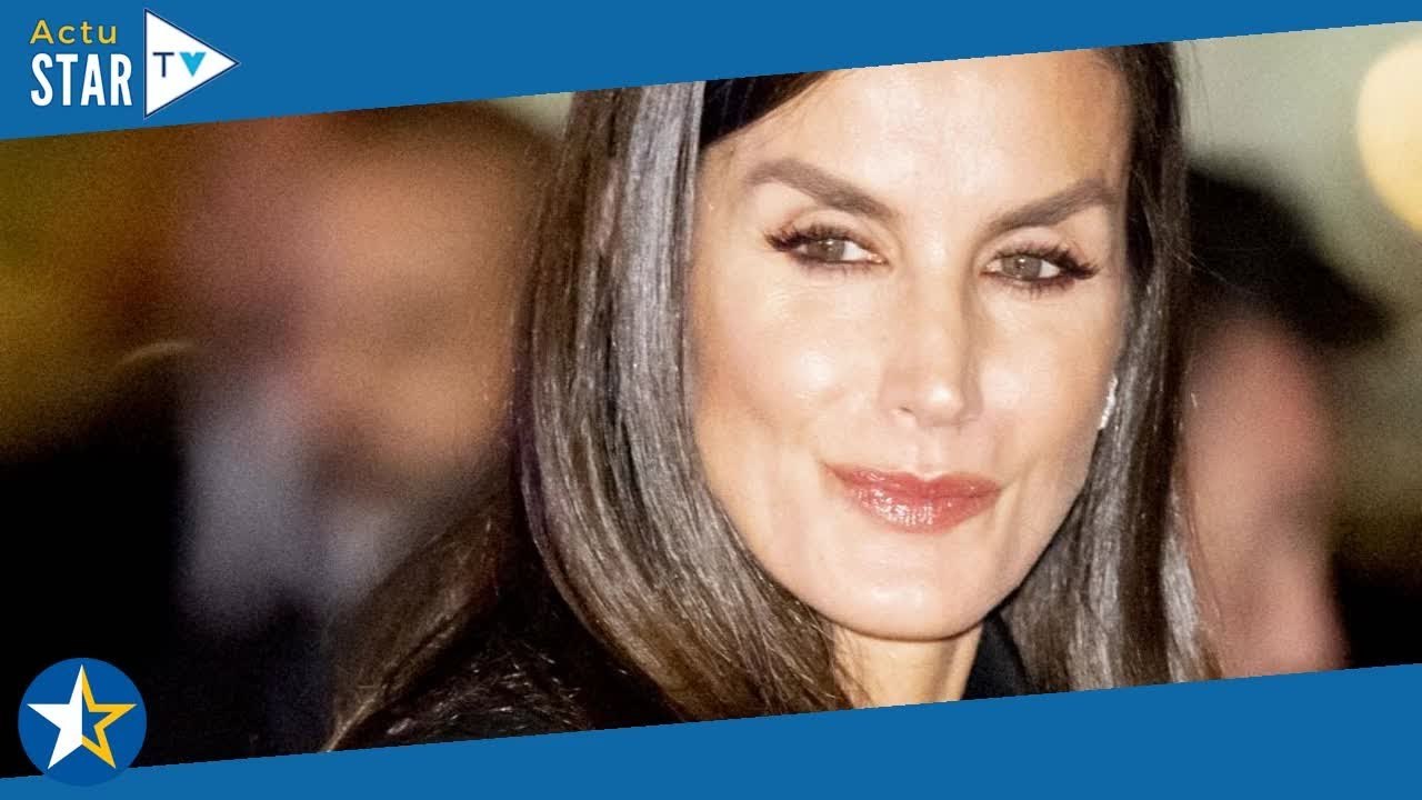 Letizia d'Espagne réconciliée et tactile avec sa "pire ennemie" Marie-Chantal, la reineà Athènes