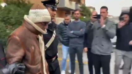 Video herunterladen: Le immagini dell'arresto di Matteo Messina Denaro a Palermo