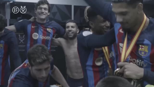 Barcelona celebrate Spanish Supercopa title after win over Real Madrid