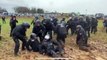 Almanya'da çevrecilere müdahale eden polis çamura saplandı