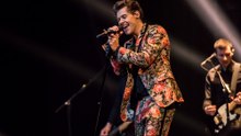 Harry Styles processa empresas falsas que usam sua imagem