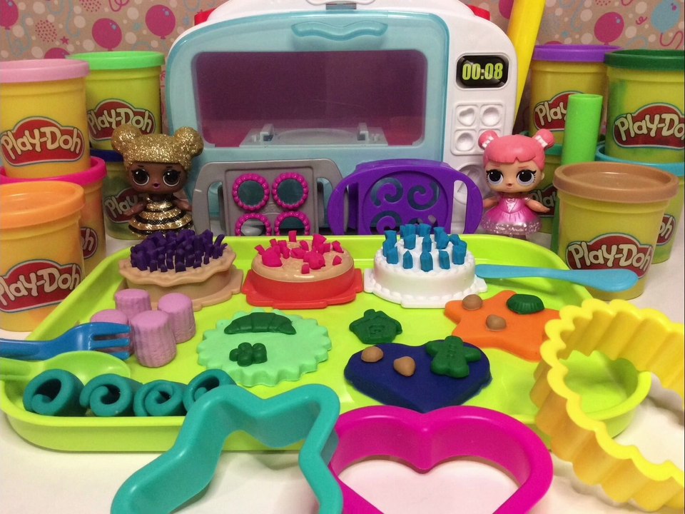 Les Poupées L.O.L. jouent avec le Four Magique de Play-Doh