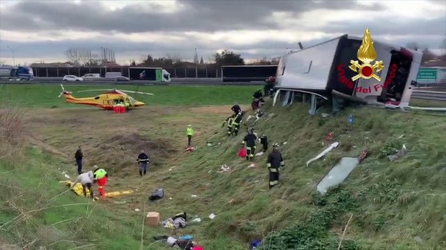 Si ribalta pullman su A13, due feriti gravi trasportati in elisoccorso