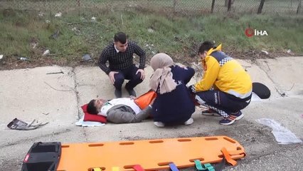 Kazaya müdahale eden ekibe kamyonet çarptı: 1 ölü, 1'i polis 3 yaralı