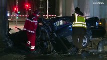 Auto crasht ins Brandenburger Tor in Berlin - Fahrer tot