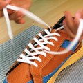 شاهد رجل يقوم بصنع حذاء رائع باستخدام جلد كرة سلة -Watch a guy create cool shoes using basketball leather