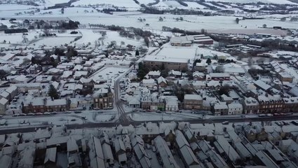 Скачать видео: UK weather: Snow forecast as temperatures set to drop to -10C in Arctic blast