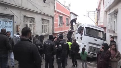 GAZİANTEP - Freni arızalanan kamyonun çarptığı evdeki kişi yaralandı