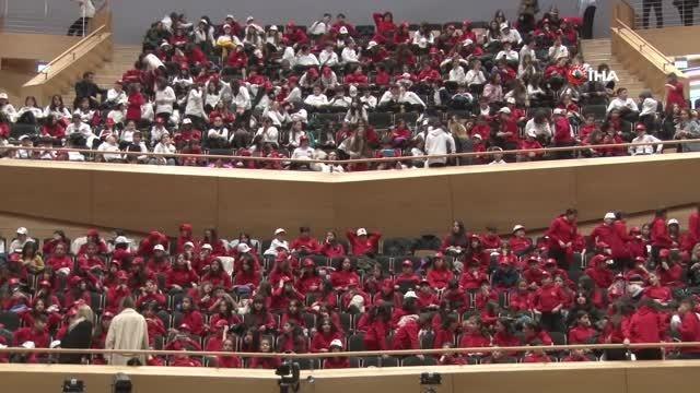 2023 çocuk, Cumhurbaşkanlığı Senfoni Orkestrası Konser Salonu'nda şarkıları seslendirdi