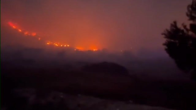 Un incendio forestal obliga a desalojar a 150 vecinos en Aigües