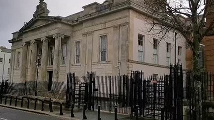 Descargar video: Bishop Street Courthouse