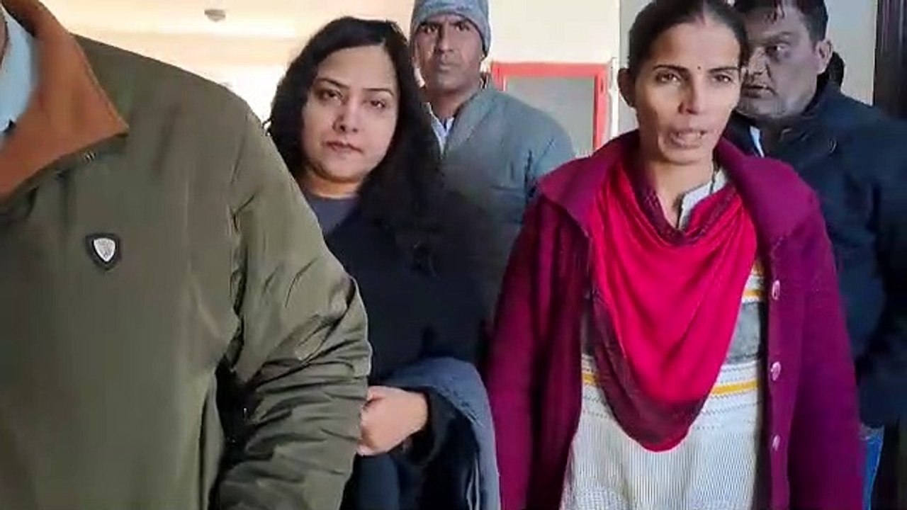 सीबी ने एसओजी एडिशनल एसपी को पकड़ा, दफ्तर व आवास खंगाला