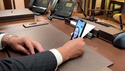 Bakan Çavuşoğlu, mağdur Türk öğrenci Solmaz ile görüştü